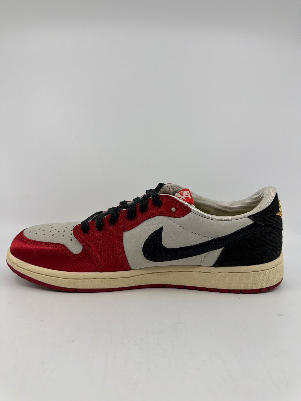 *USED* AJ 1 LOW - TROPHY ROOM ROOKIE CARD AWAY