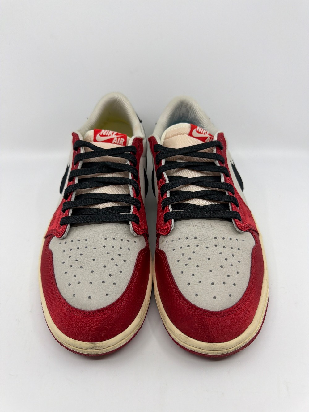 *USED* AJ 1 LOW - TROPHY ROOM ROOKIE CARD AWAY
