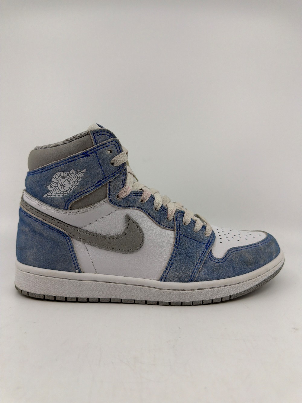 *USED* AJ 1 - HYPER ROYAL