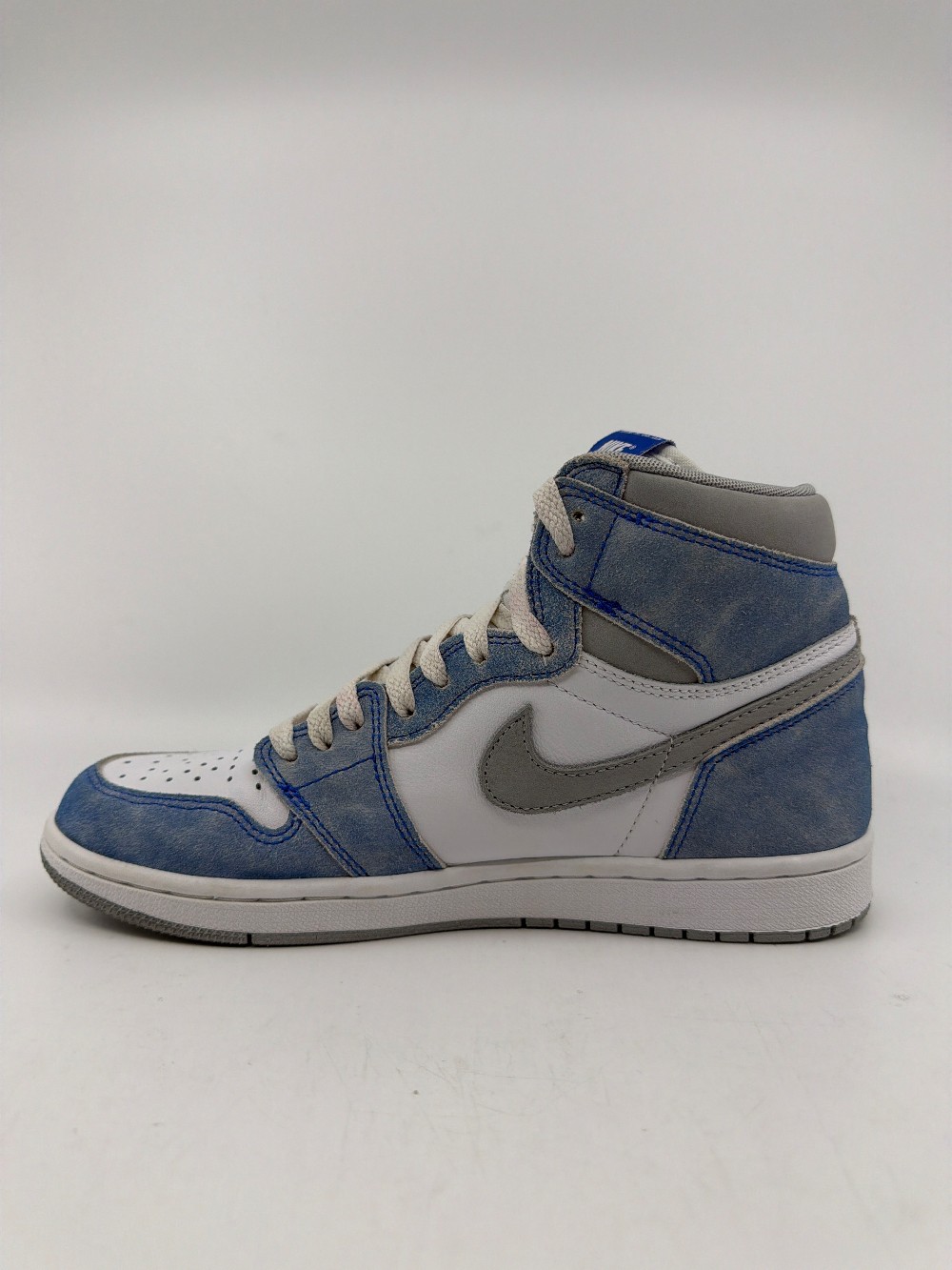 *USED* AJ 1 - HYPER ROYAL