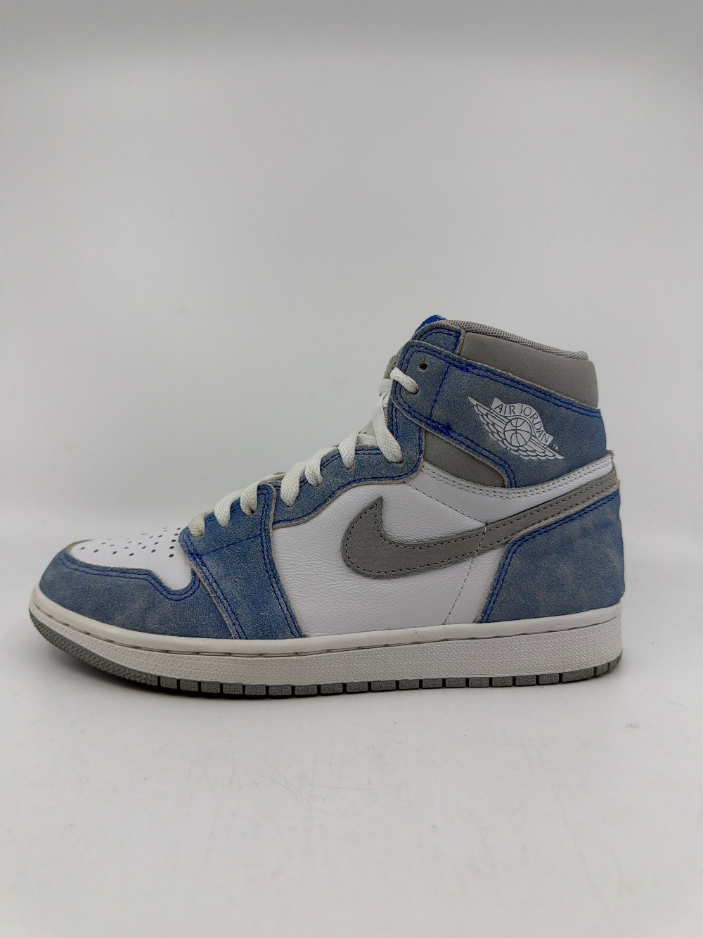 *USED* AJ 1 - HYPER ROYAL