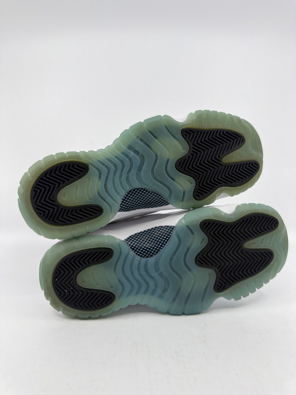 *USED* AJ 11 (GS) - LEGEND BLUE (2014)