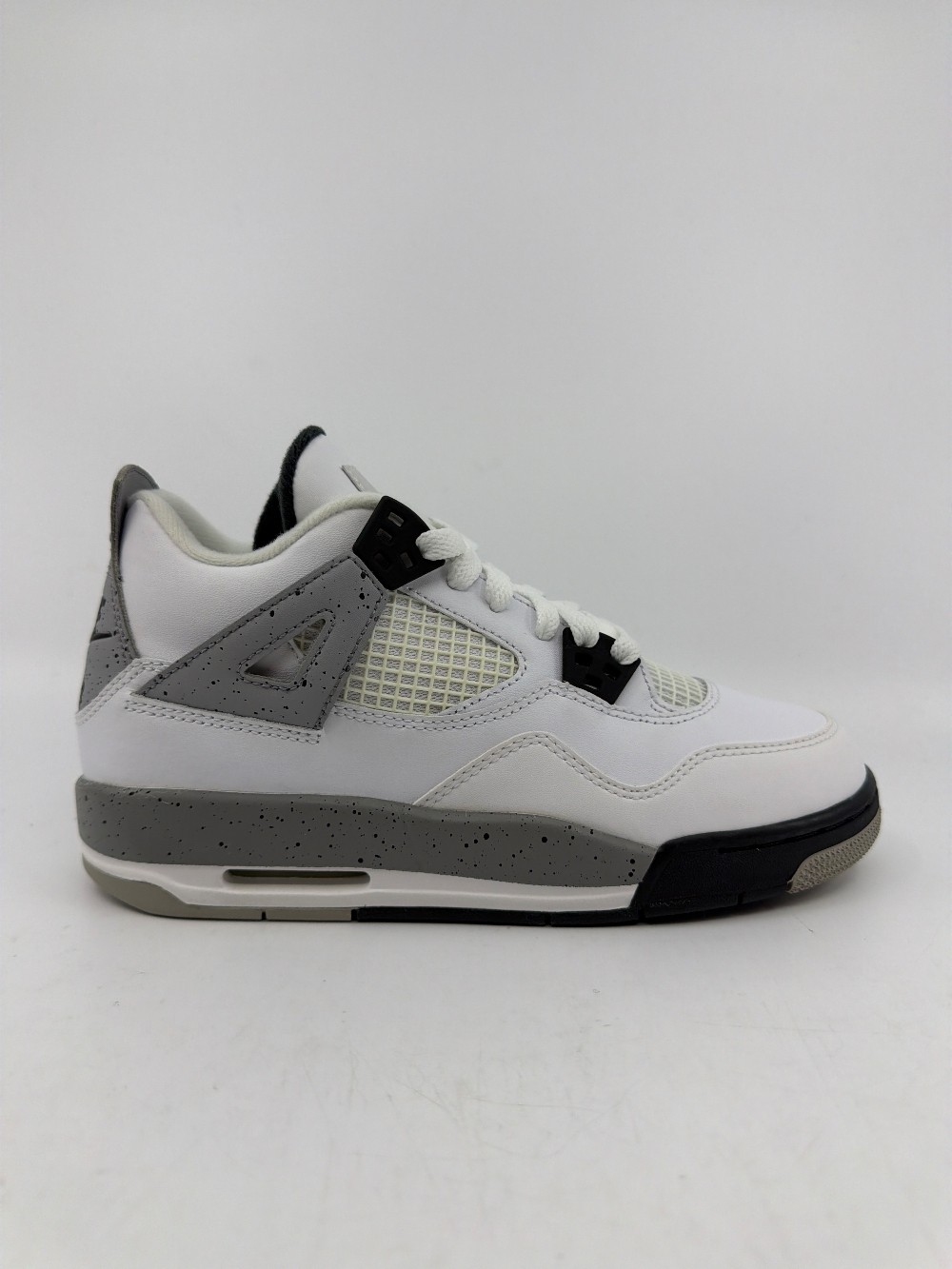 AJ 4 (GS) WHITE CEMENT (2016)