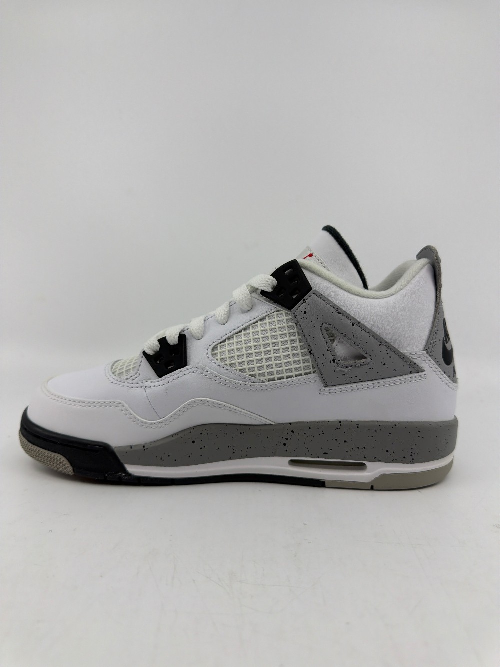 AJ 4 (GS) WHITE CEMENT (2016)