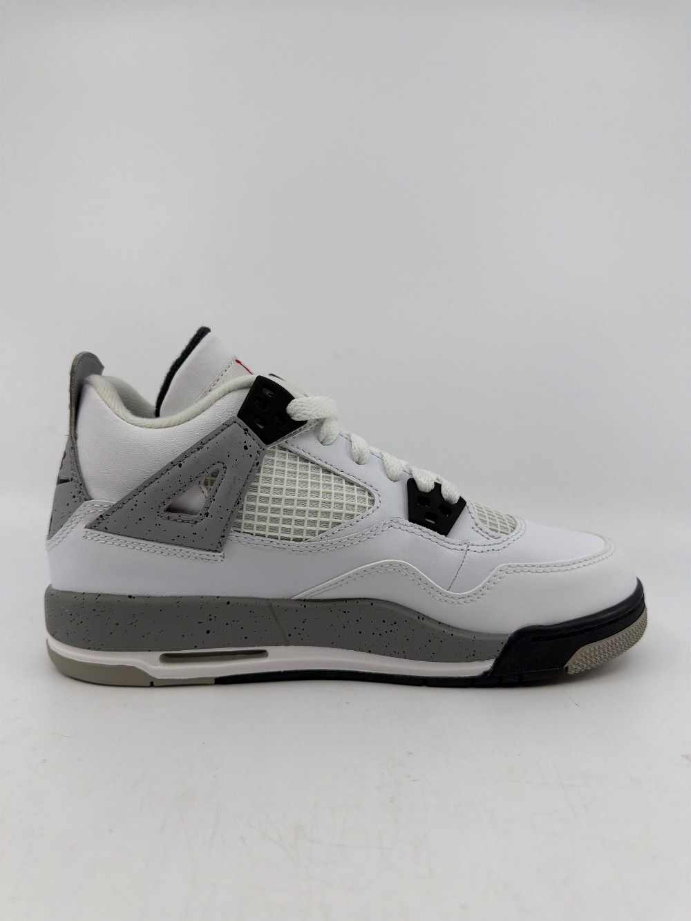 AJ 4 (GS) WHITE CEMENT (2016)