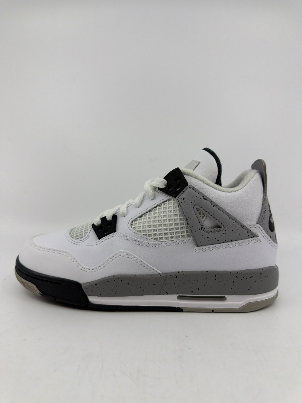 AJ 4 (GS) WHITE CEMENT (2016)