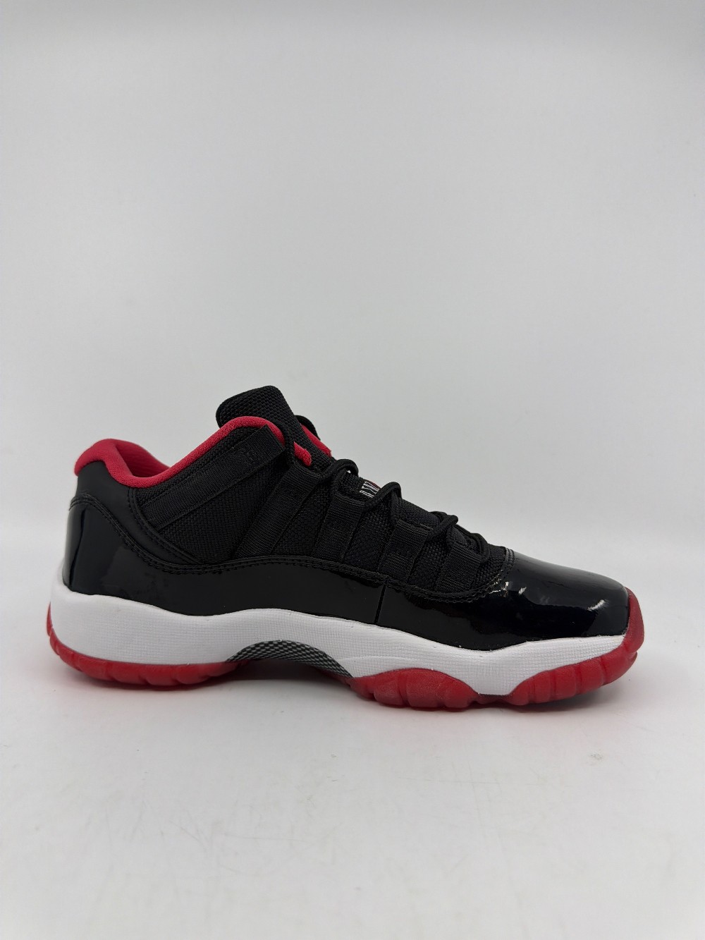 *USED* AJ 11 LOW - BRED