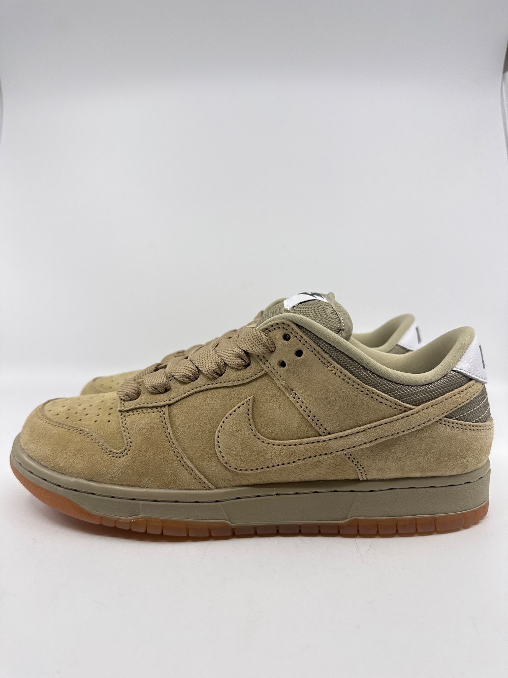 NIKE SB DUNK LOW - PARACHUTE BEIGE