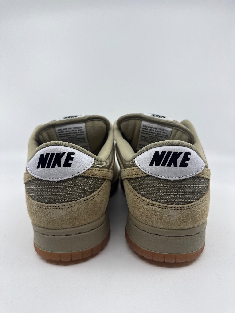 NIKE SB DUNK LOW - PARACHUTE BEIGE