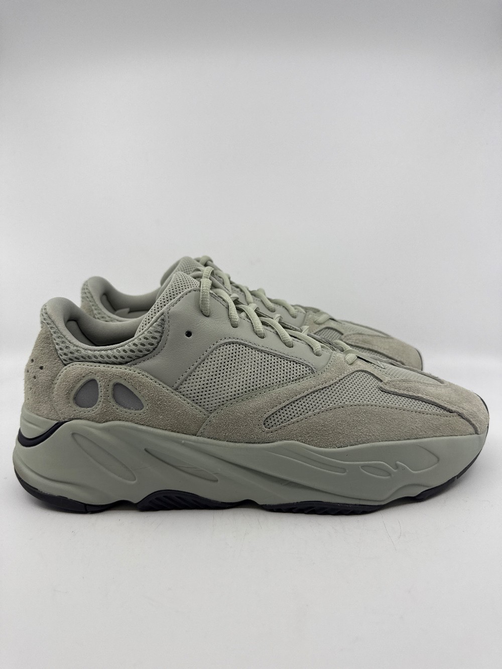 *VNDS* YEEZY 700 BOOST - SALT