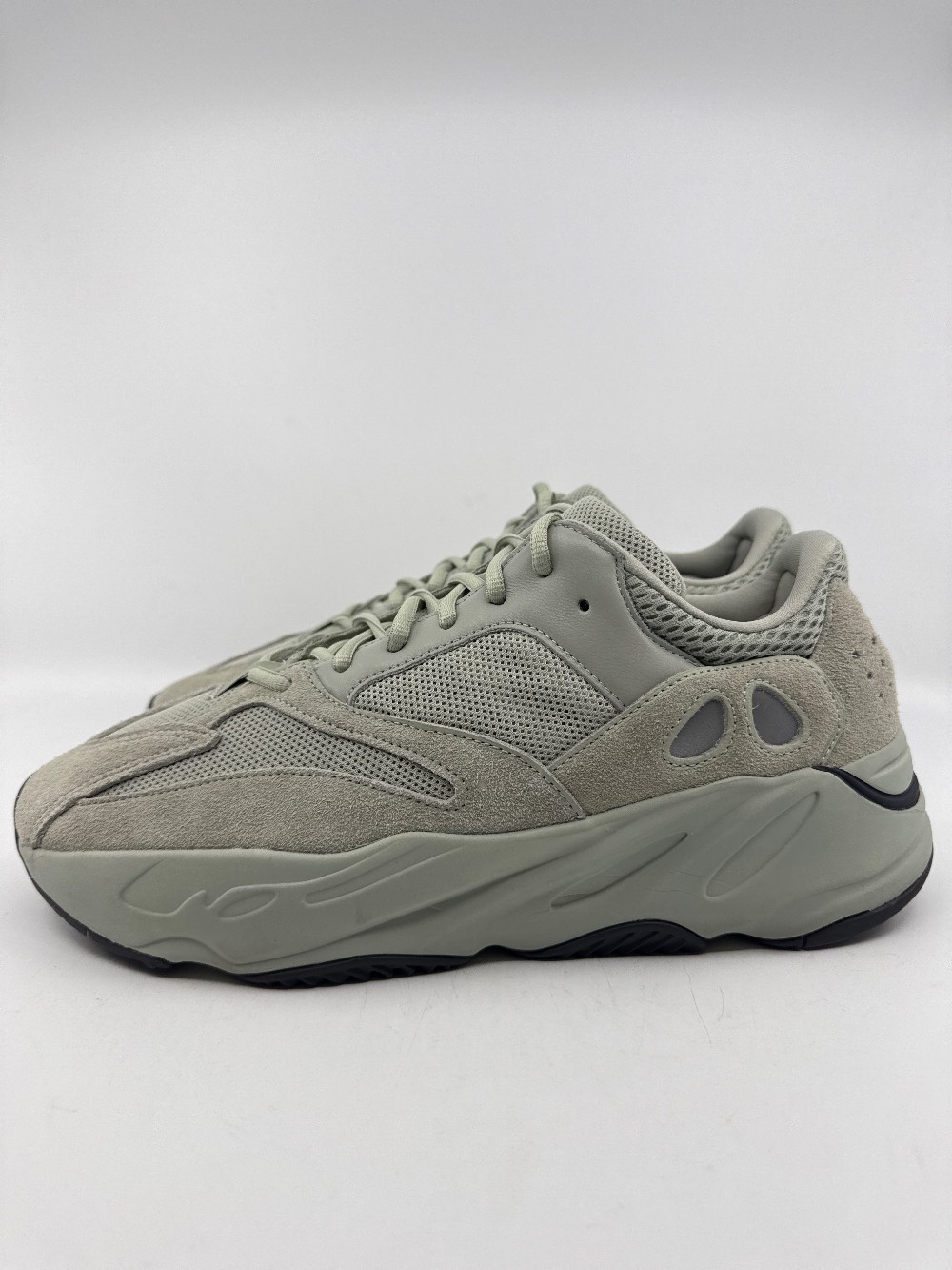 *VNDS* YEEZY 700 BOOST - SALT