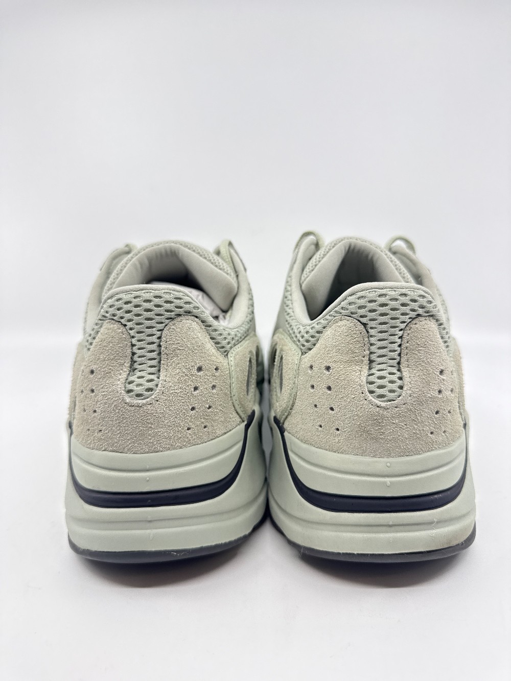 *VNDS* YEEZY 700 BOOST - SALT