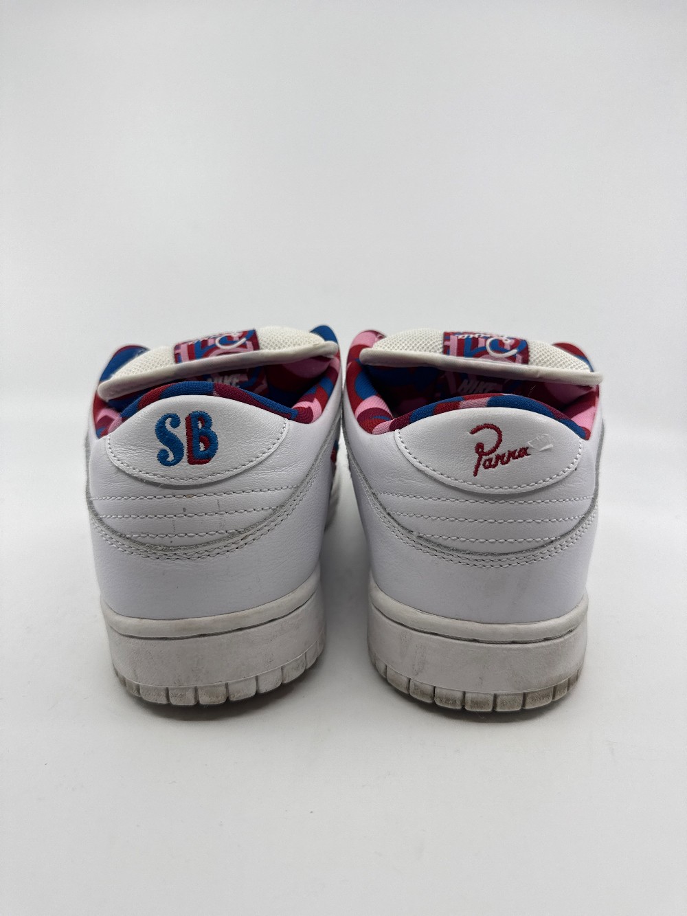 *USED* NIKE SB DUNK LOW - PARRA