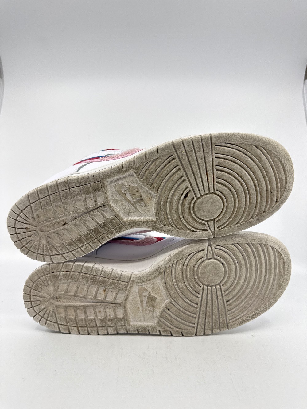 *USED* NIKE SB DUNK LOW - PARRA