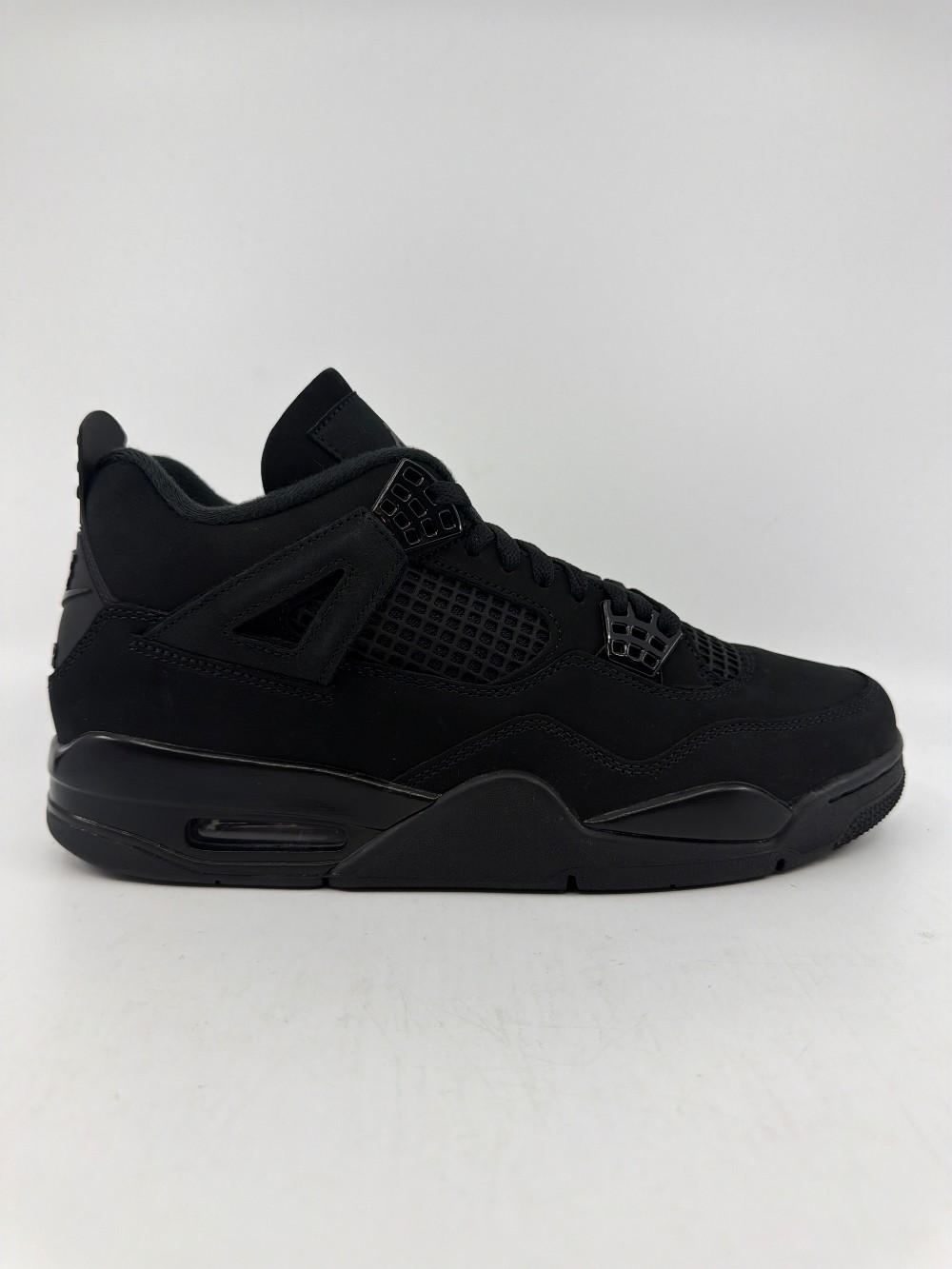AJ 4 - BLACK CAT (2025)