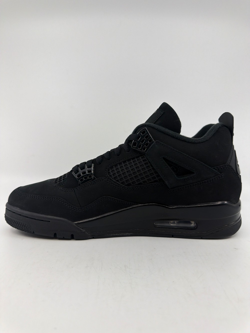 AJ 4 - BLACK CAT (2025)