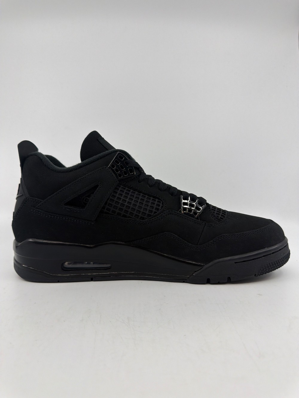 AJ 4 - BLACK CAT (2025)