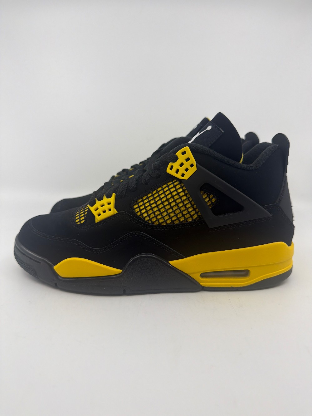 AJ 4 - THUNDER (2023)