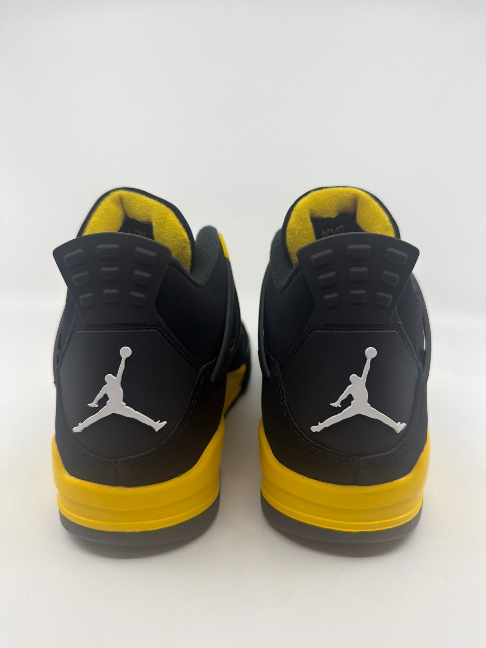 AJ 4 - THUNDER (2023)