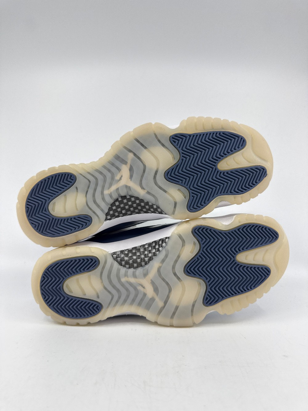 *VNDS* AJ 11 LOW - DIFFUSED BLUE