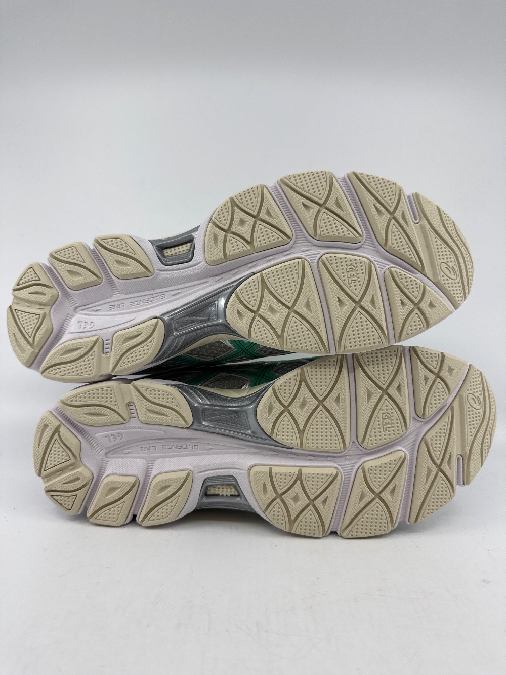 ASICS GEL-CUMULUS 16 - TOMO SUMMIT EXCLUSIVE CREAM MALACHITE GREEN