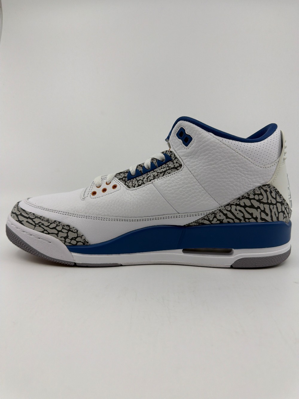 *USED* AJ 3 - WIZARDS