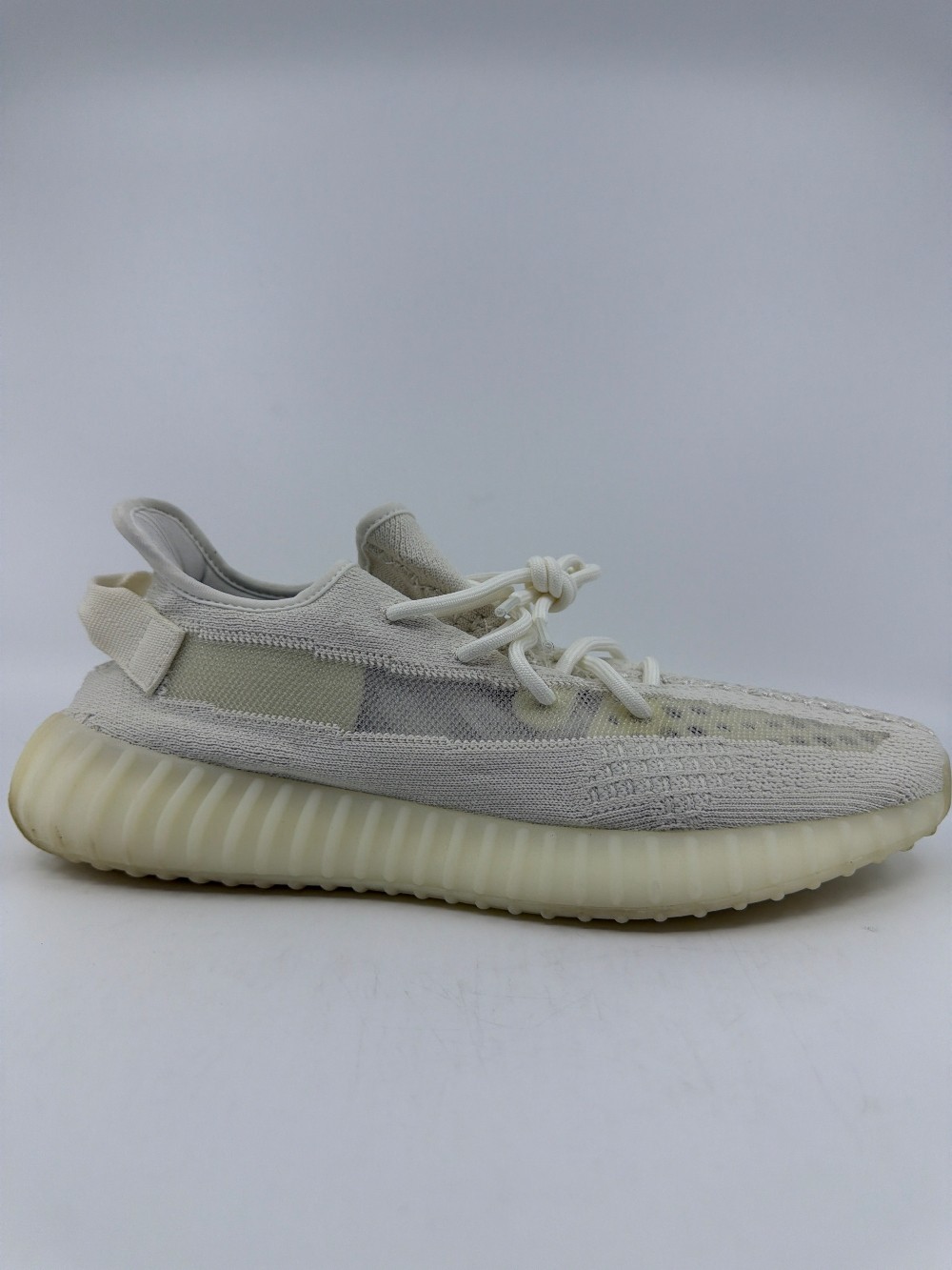 *VNDS* YEEZY 350 V2 - BONE