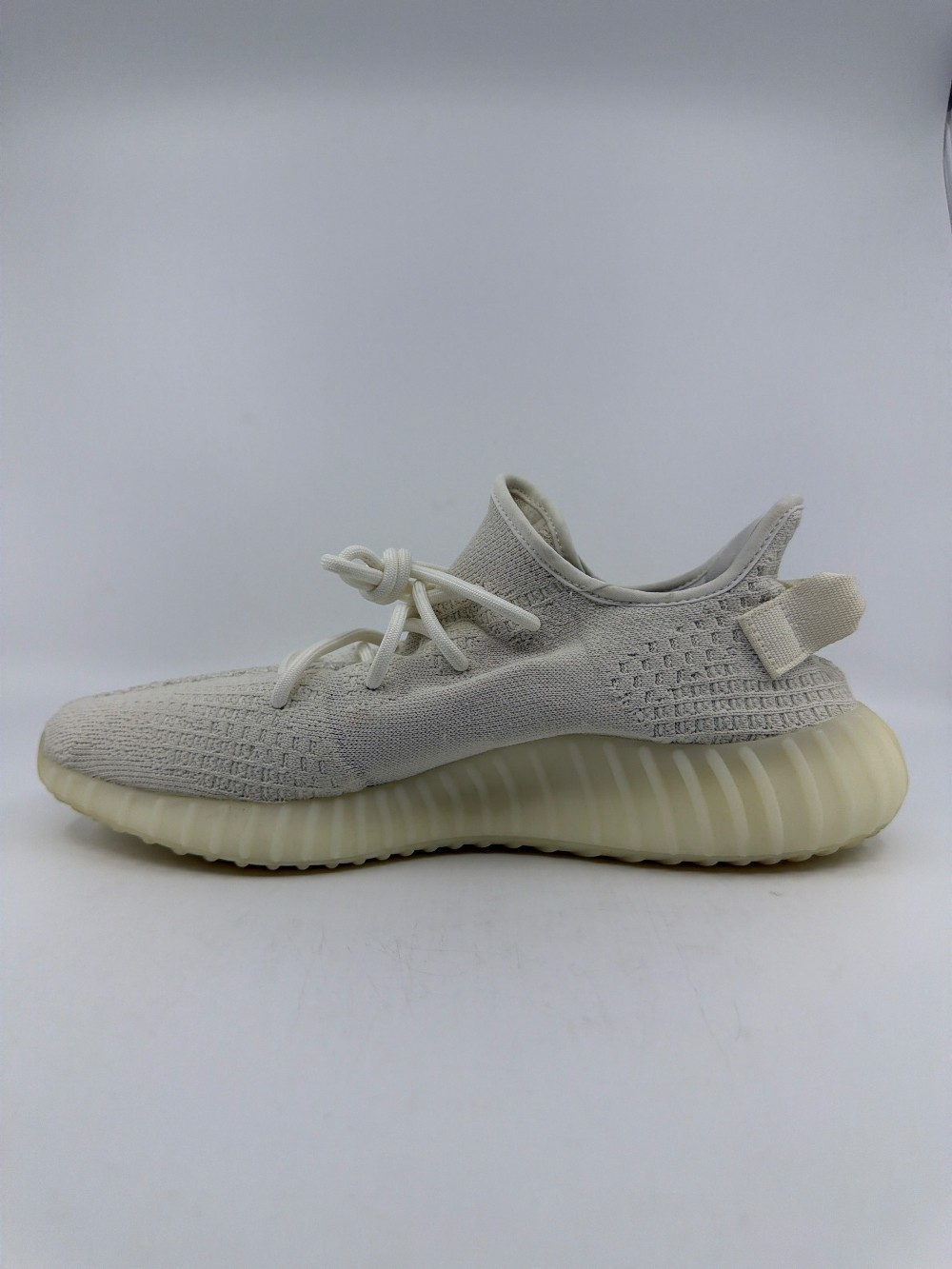 *VNDS* YEEZY 350 V2 - BONE