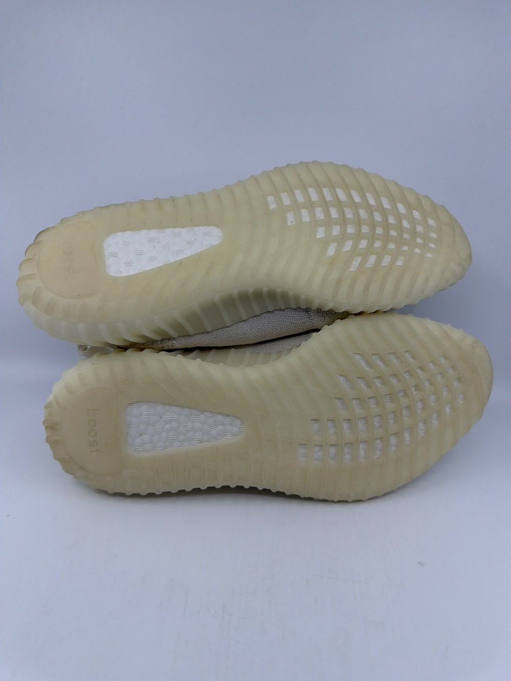 *VNDS* YEEZY 350 V2 - BONE
