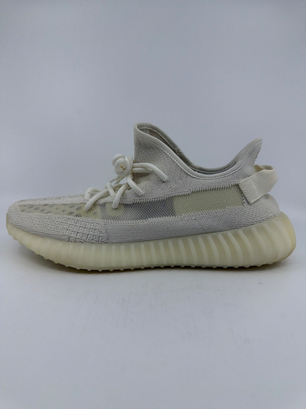 *VNDS* YEEZY 350 V2 - BONE