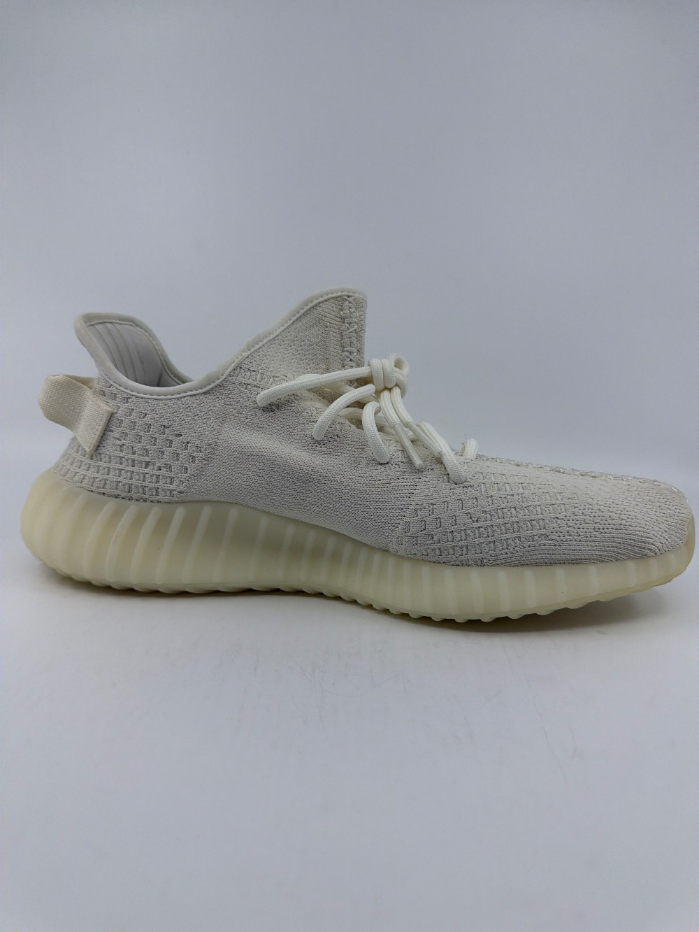 *VNDS* YEEZY 350 V2 - BONE