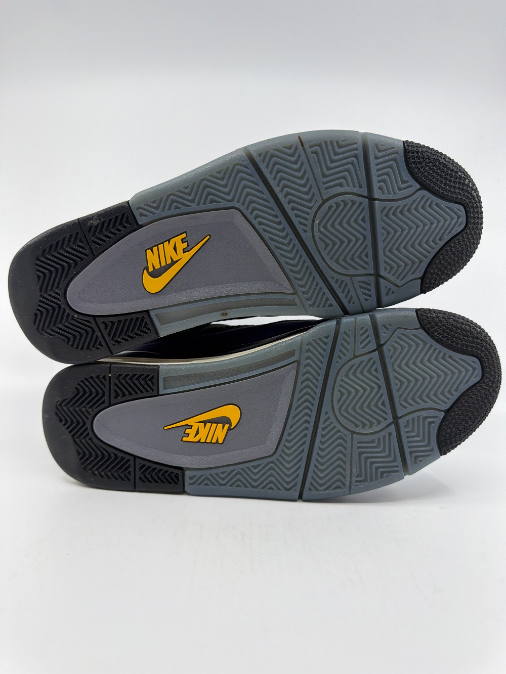 *USED* AJ 4 - LAKERS