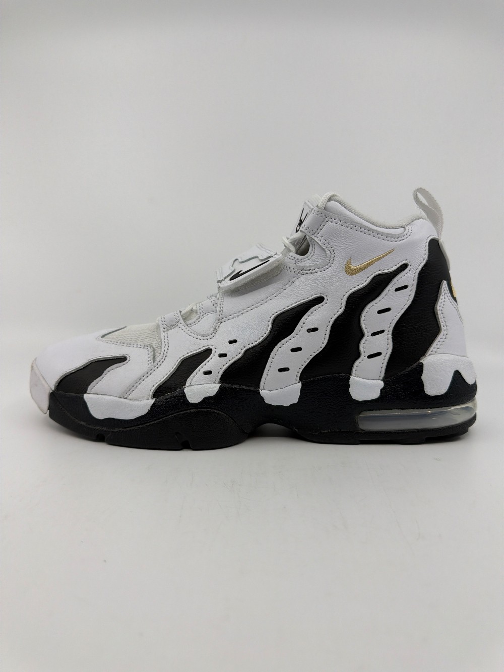 *USED/NO BOX* NIKE AIR DT MAX ‘96 - COLORADO AWAY WHITE BLACK