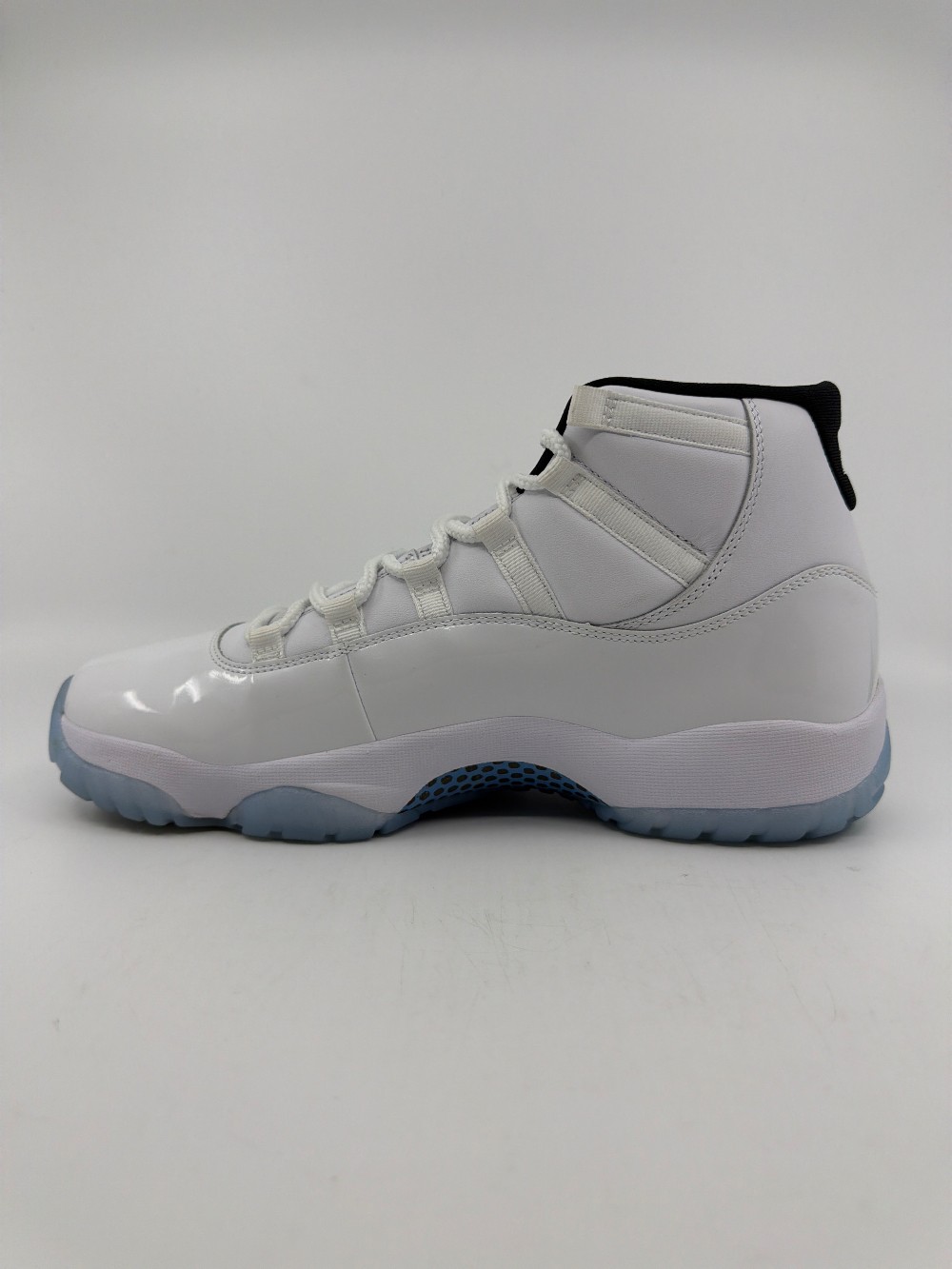 *VNDS/REP BOX* AJ 11 - LEGEND BLUE (2024)