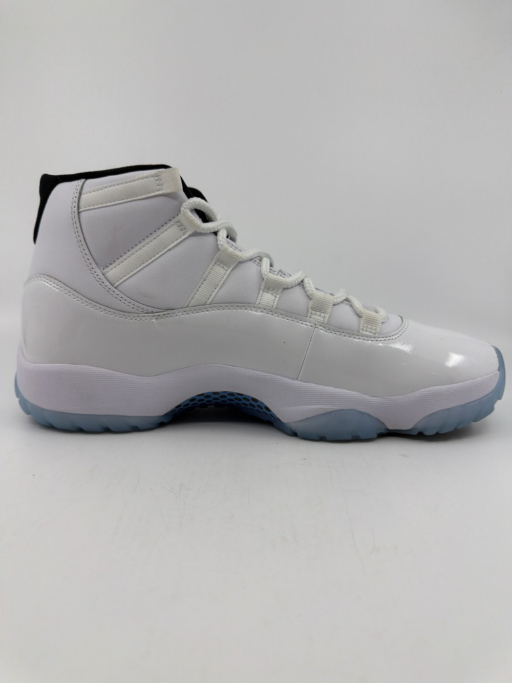 *VNDS/REP BOX* AJ 11 - LEGEND BLUE (2024)