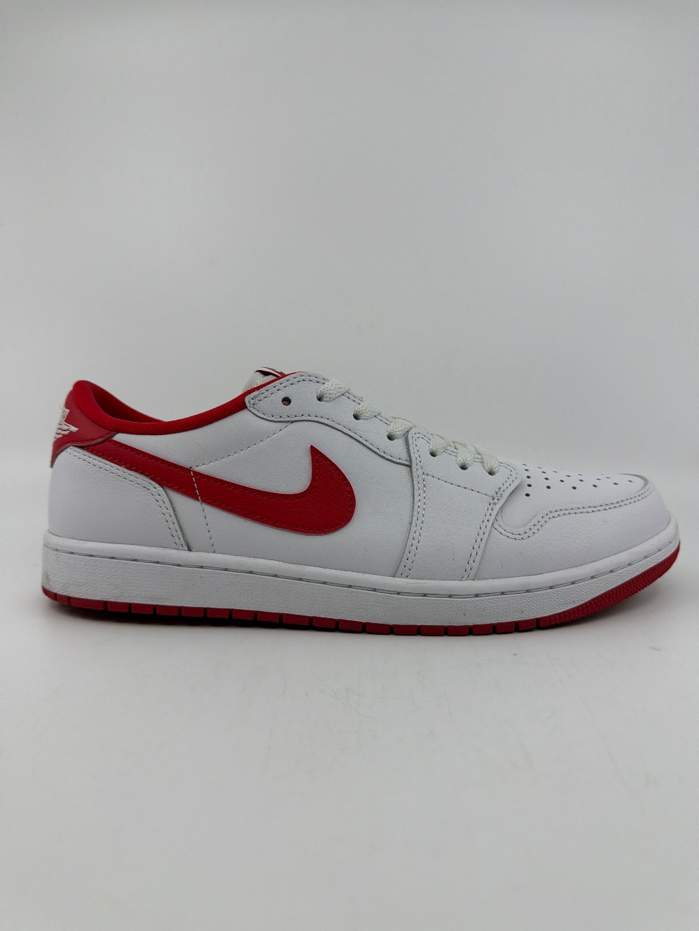 *USED* AJ 1 LOW - UNIVERSITY RED