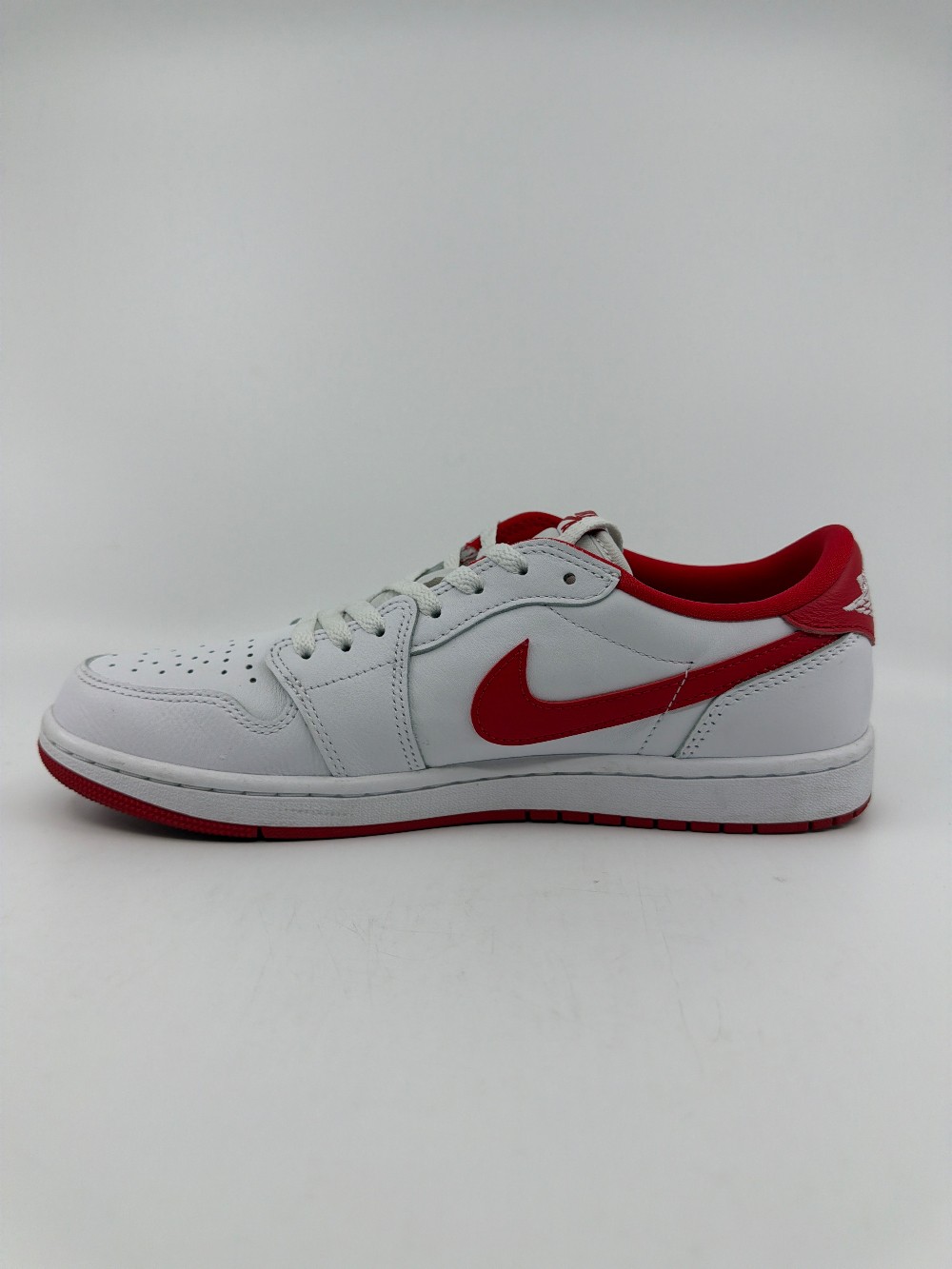 *USED* AJ 1 LOW - UNIVERSITY RED