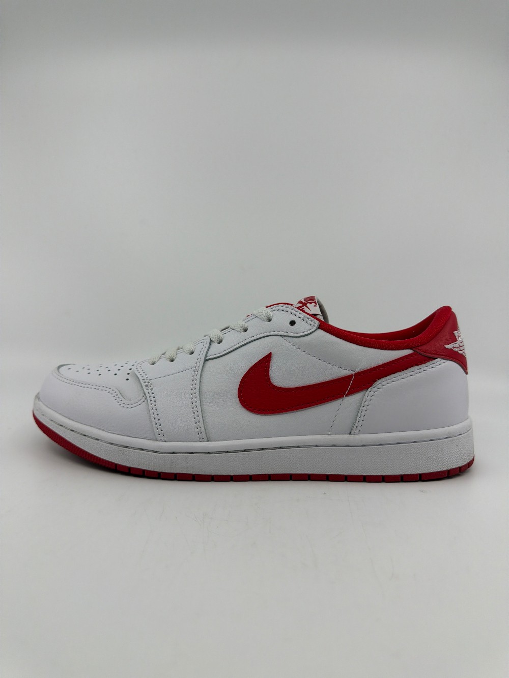 *USED* AJ 1 LOW - UNIVERSITY RED