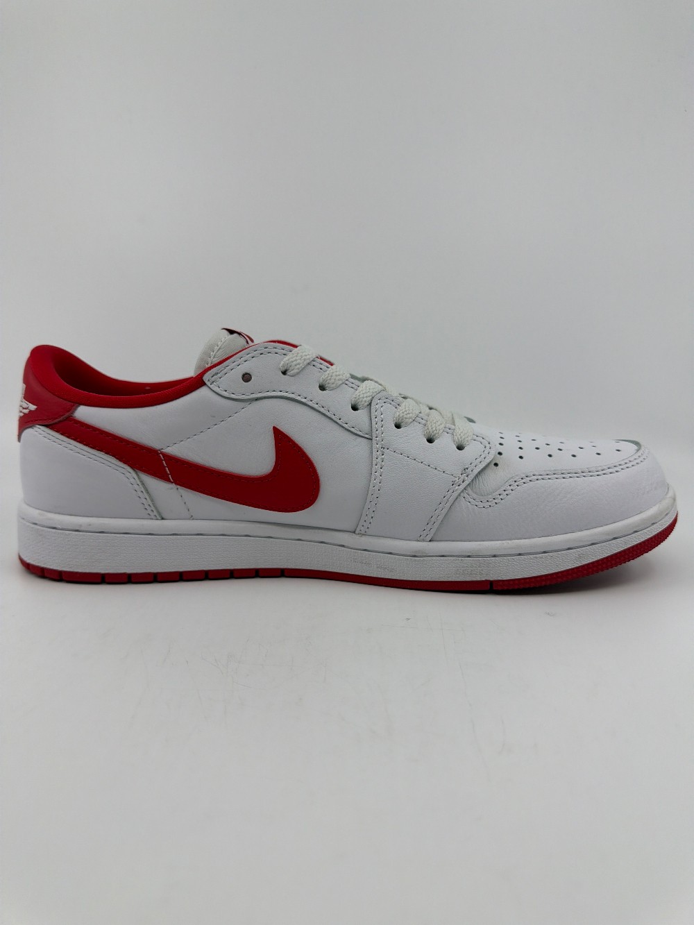 *USED* AJ 1 LOW - UNIVERSITY RED
