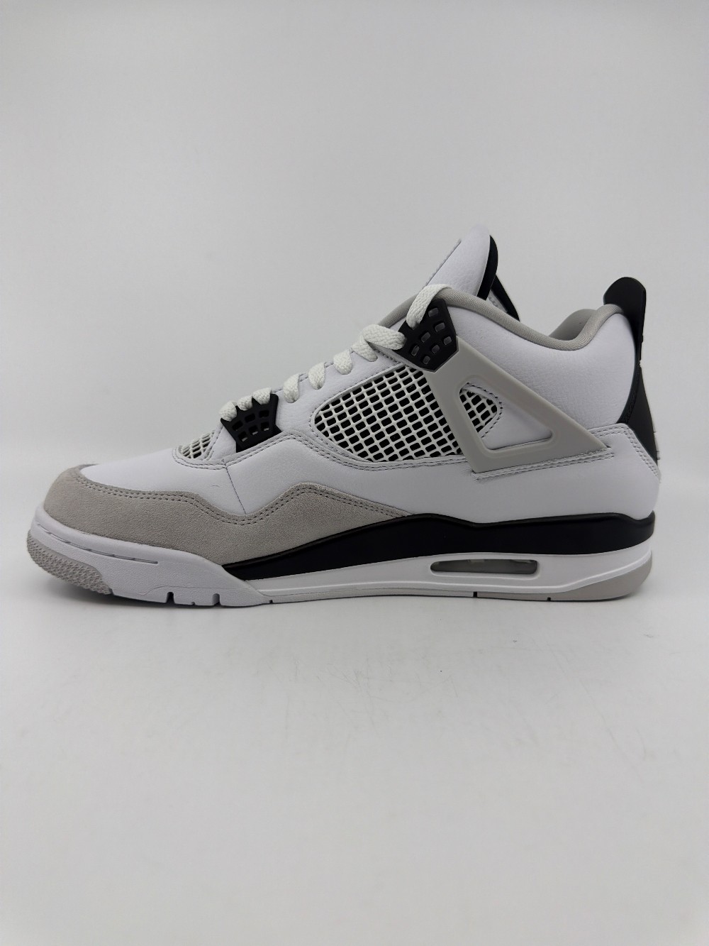 AJ 4 - MILITARY BLACK