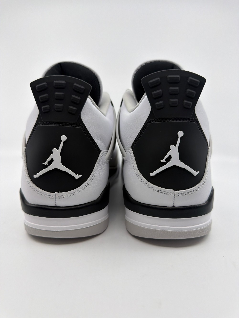 AJ 4 - MILITARY BLACK