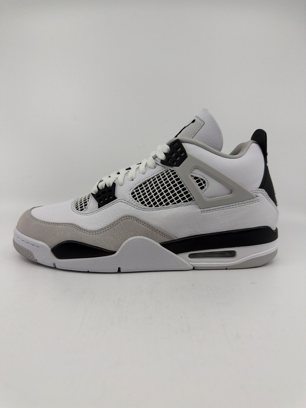 AJ 4 - MILITARY BLACK