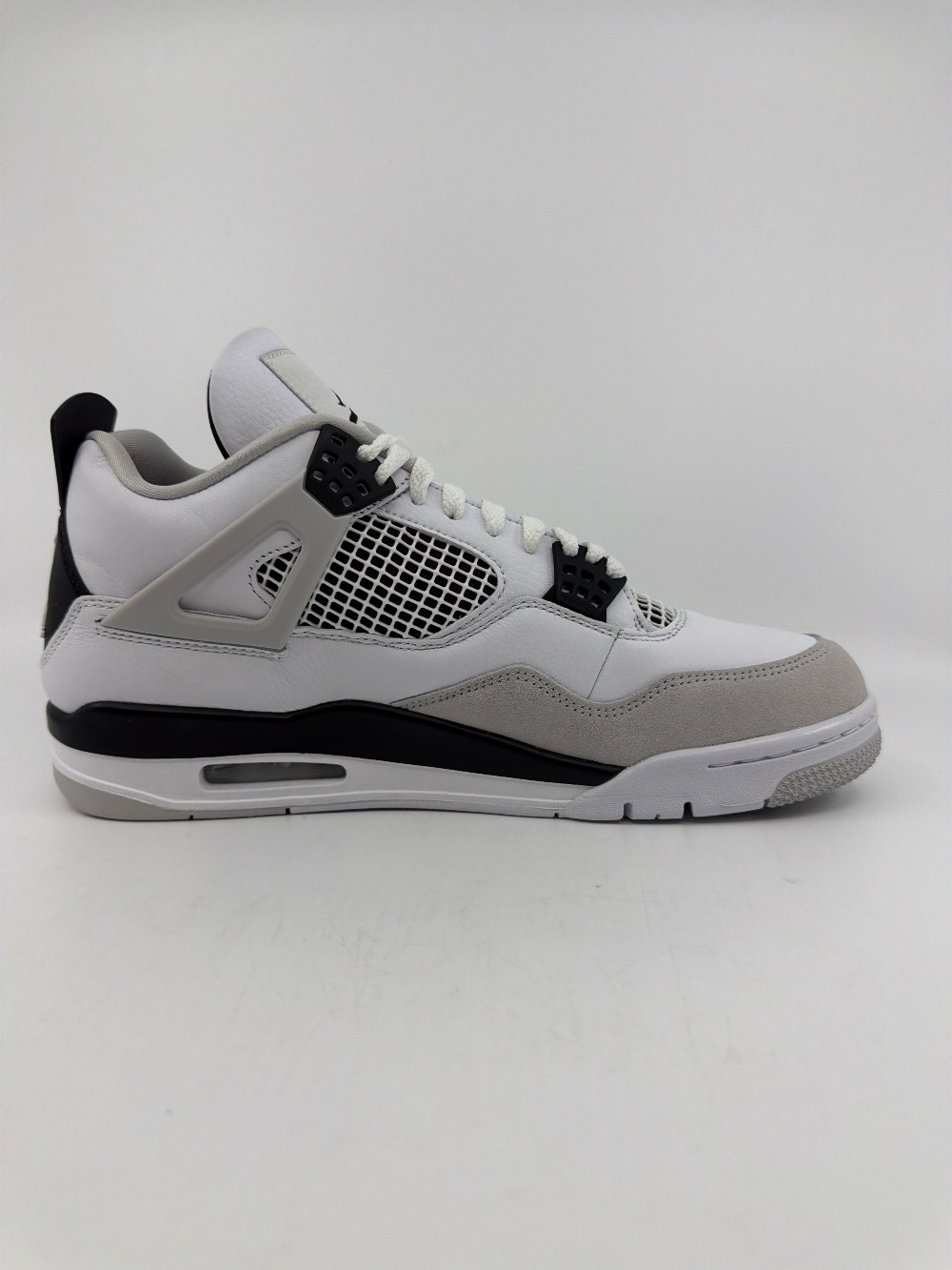 AJ 4 - MILITARY BLACK