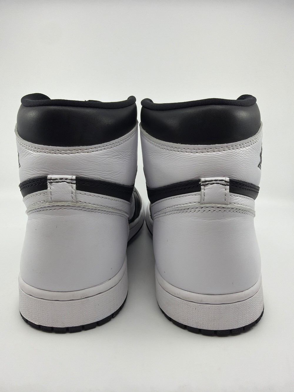 *USED* AJ 1 - BLACK WHITE