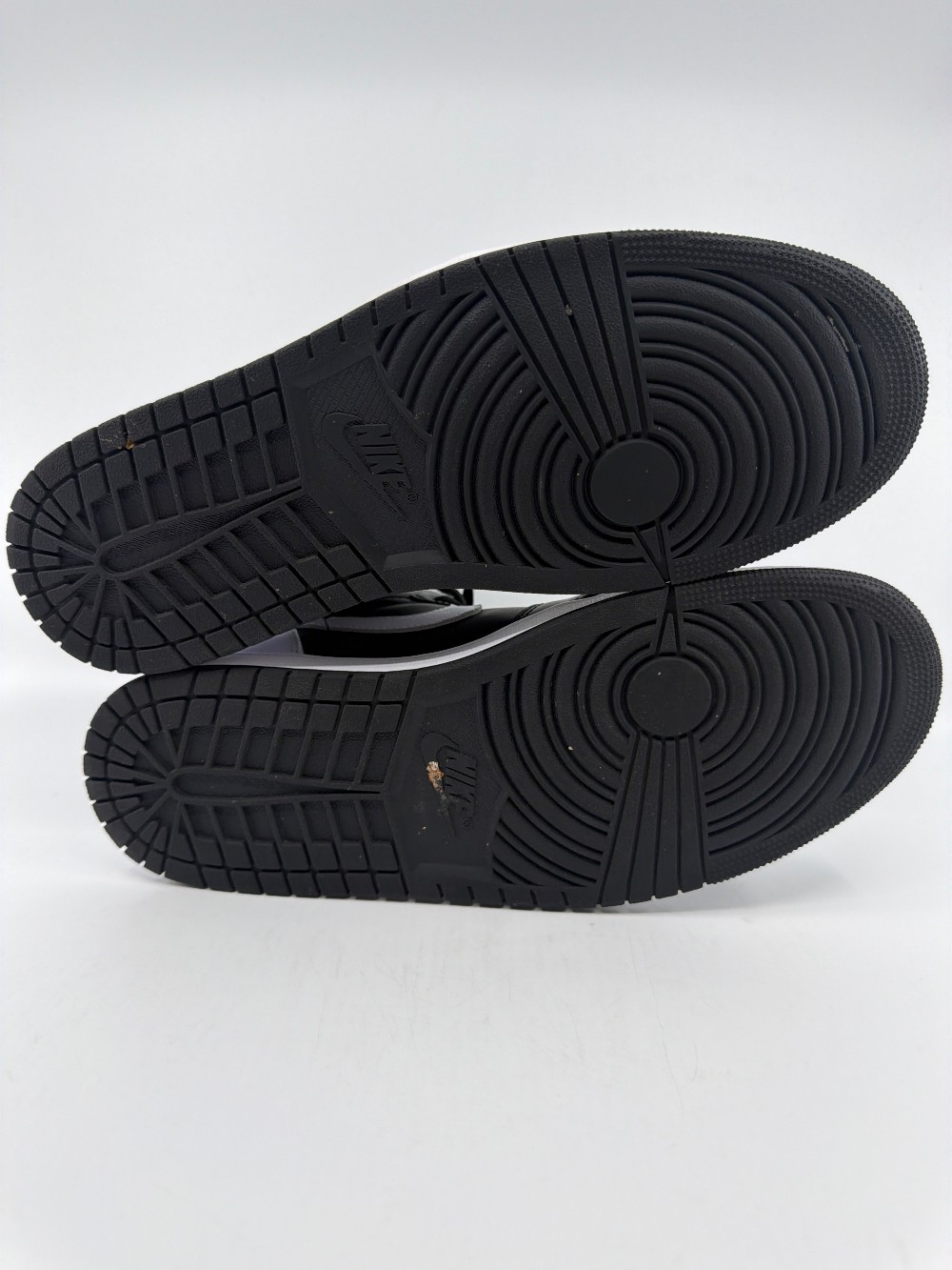 *USED* AJ 1 - BLACK WHITE