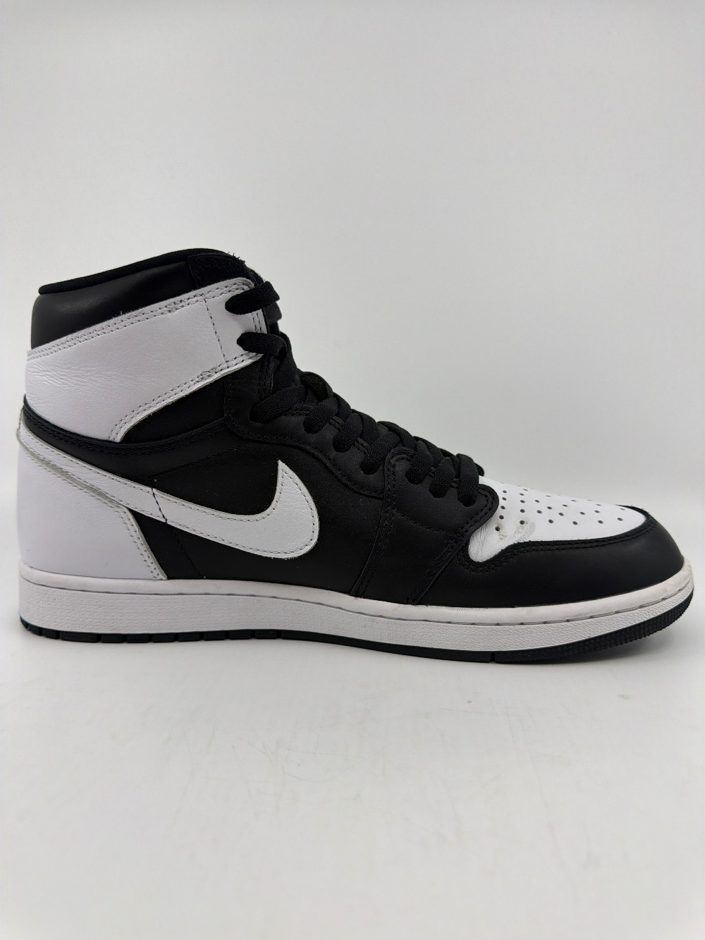 *USED* AJ 1 - BLACK WHITE