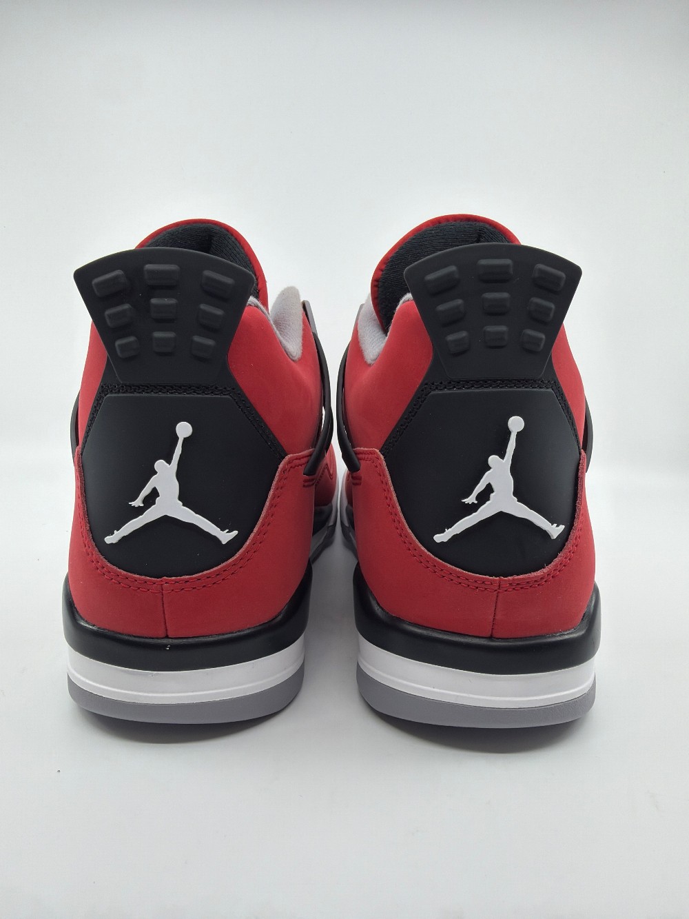 AJ 4 - TORO BRAVO