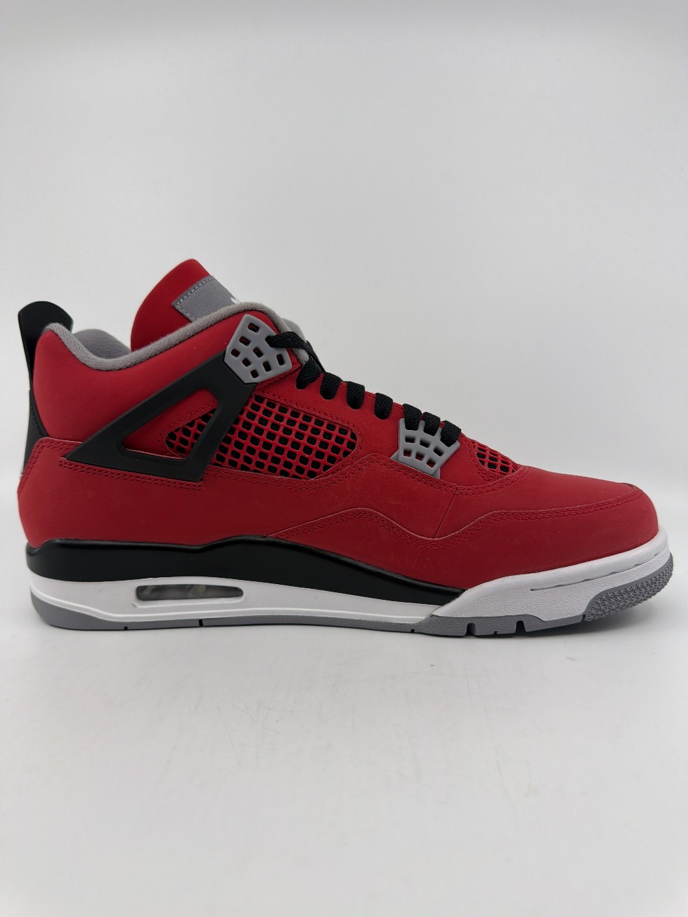 AJ 4 - TORO BRAVO
