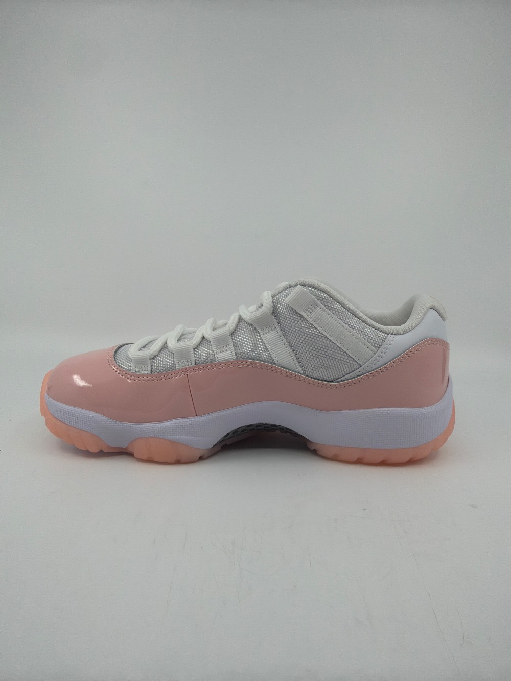 AJ 11 LOW (W) - LEGEND PINK