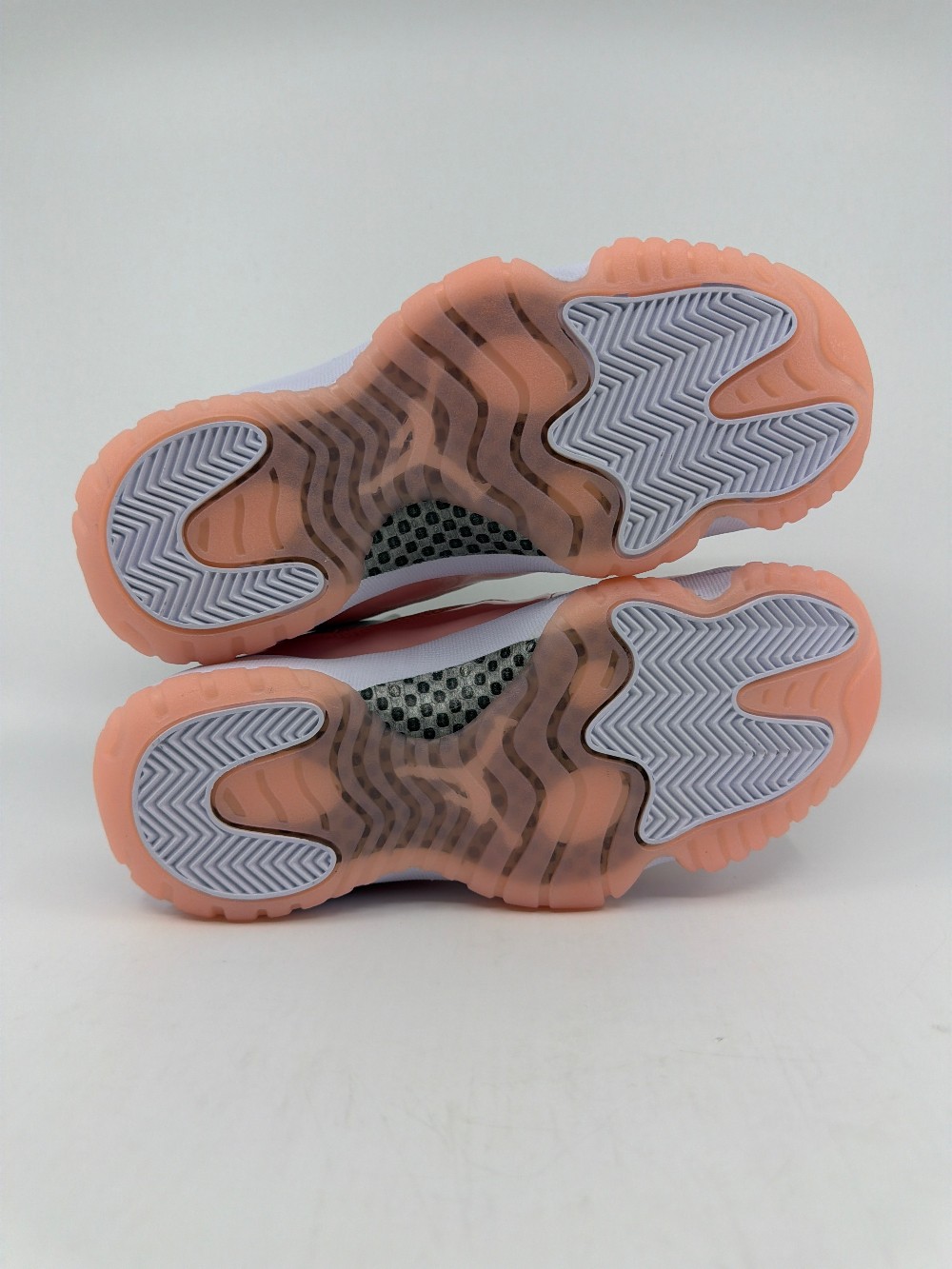 AJ 11 LOW (W) - LEGEND PINK